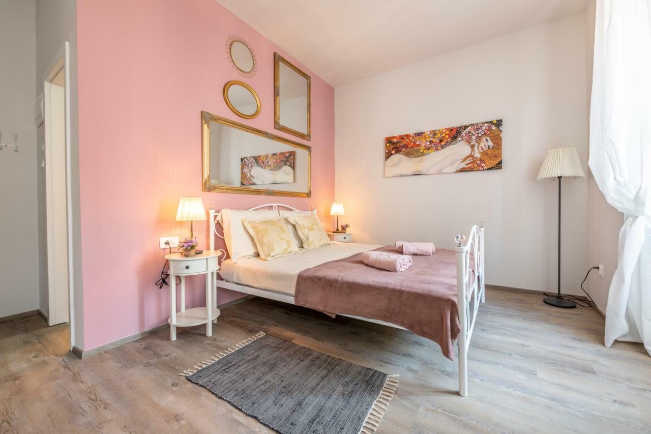 Old City Romantic Studios 3 Pula Exterior photo